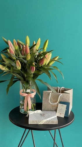 ليفو مع فازة