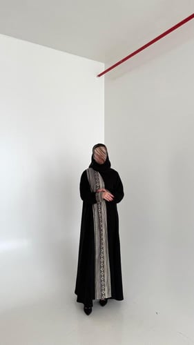 عباية كريب كوري بطرف تفته بتطريز نجدي