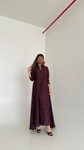 جلابية بقماش كشميري بقصة رقبه وازرار