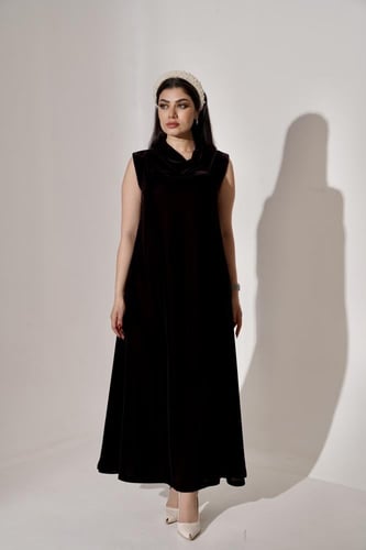 عباية مخمل ياباني مكون من قطعتين بأطراف لولو