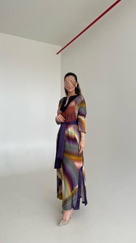 جلابية قطن استريتش بحزام من المنتصق وفتحة من الاطر...