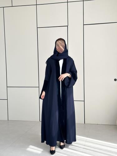 عباية كريب كوري ملكي بياقه واطراف مخمل