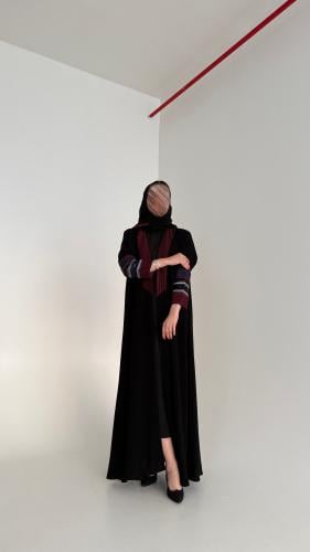 عباية باكمام ضيقه وتطريز