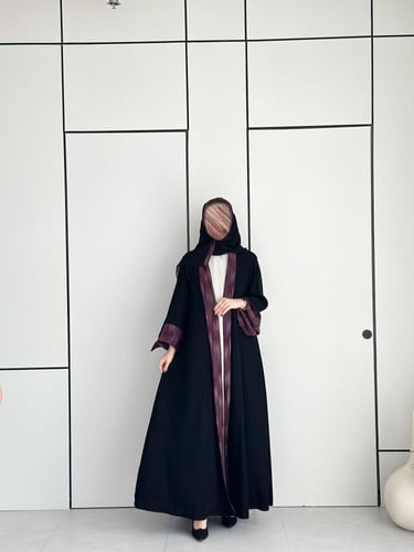 عباية مخمل ياباني بياقه و اطراف كشميري