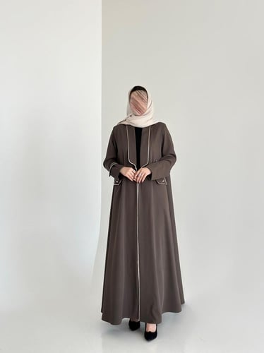 عباية بليزر كريب باطراف لون مختلف وجيوب