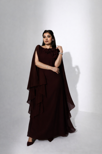 فستان بلون برغندي خمري بورد من جهه واحده واكمام شي...