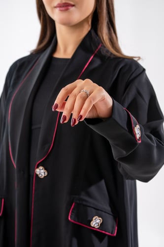 عباية بليزر كريب باطراف لون مختلف وجيوب