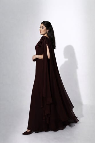 فستان بلون برغندي خمري بورد من جهه واحده واكمام شي...