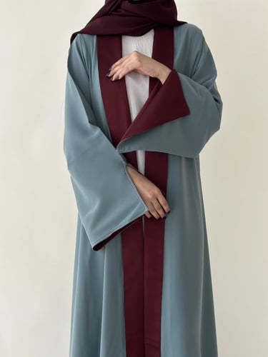 عباية كريب كوري بياقه واطراف حرير اسباني