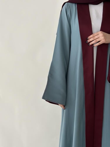 عباية كريب كوري بياقه واطراف حرير اسباني