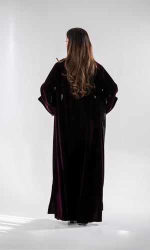 عباية مخمل دم الغزال بياقه و اطراف تفته ايطالية مط...