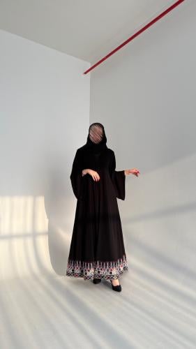 عباية كريب كوري بتطريز من الاسفل