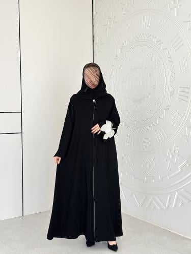 عباية كريب كوري بتطريز فراشة من كم واحد