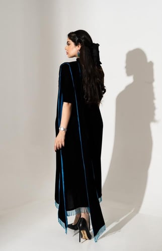 فستان مخمل بكريستال من الاطراف وحرير فاخر