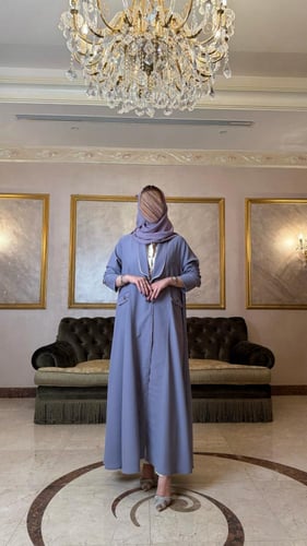 عباية بليزر كريب باطراف لون مختلف وجيوب