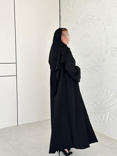 عباية كريب اسباني فاخر جدا بخطوط رفيعه