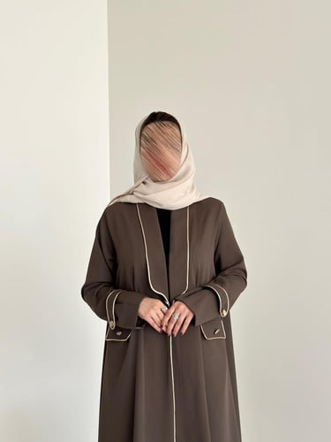 عباية بليزر كريب باطراف لون مختلف وجيوب