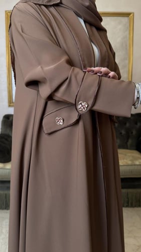 عباية بليزر كريب باطراف لون مختلف وجيوب