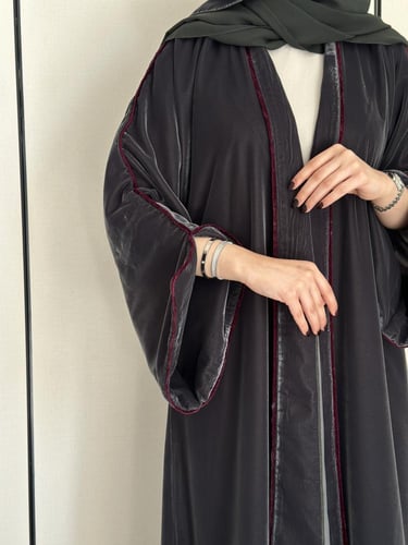 عباية مخمل كوري اطراف برغندي