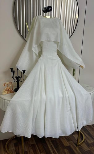 فستان ابيض ساتر