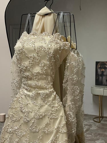 فستان ميساء بأكمام