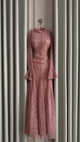 فستان دانتيل كلوش