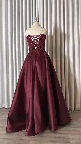 فستان ميرا برغندي