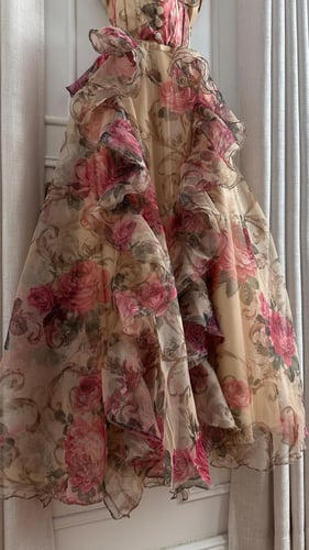 فستان منايا