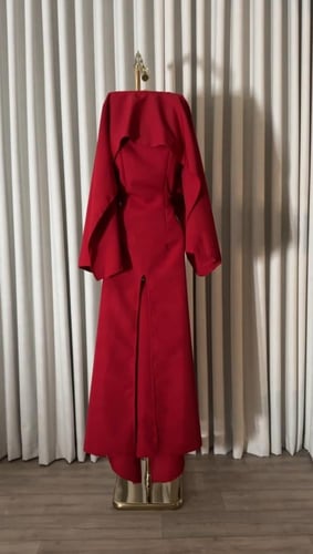 فستان احمر ساتر