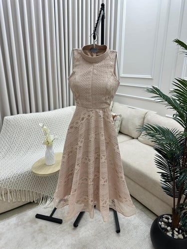 فستان الدانتيل