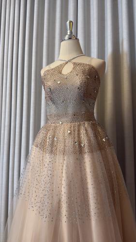 فستان وداد البيج