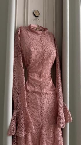 فستان دانتيل كلوش