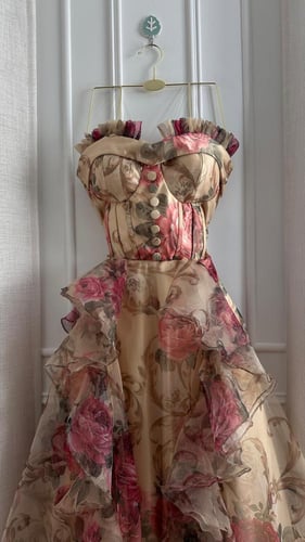 فستان منايا