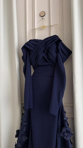 فستان اوف شولدر وذيل طويل