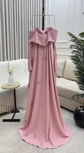 فستان الاناقة بذيل