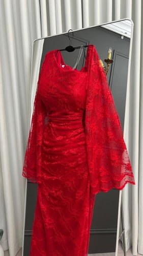 فستان احمر ناعم