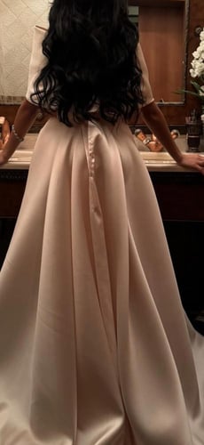 فستان اسماء