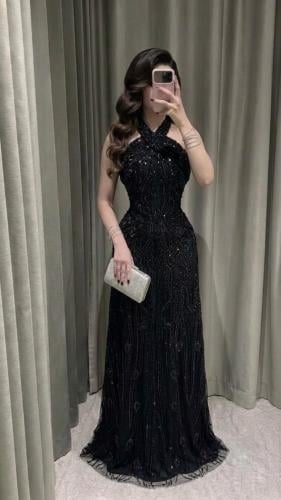 فستان اسود ظهر مفتوح