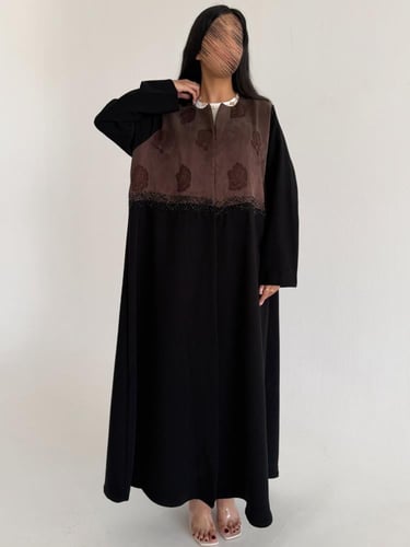 بسمه | عبايه كريب اندنوسي على حرير جاكار