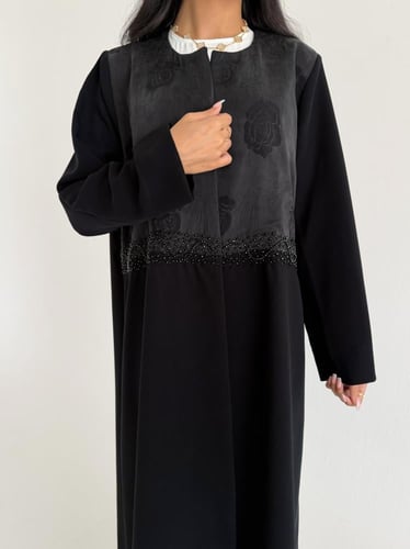 بيان | عبايه كريب اندنوسي على حريرر جاكار