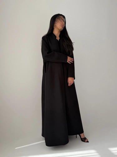 الرونق | بقماش جوخ وقيطان مخمل اسود مع جيوب مدمجة