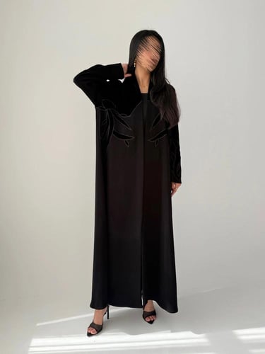 الوهج | بقماش كريب اندونيسي ومخمل اسود مع تطريز فا...