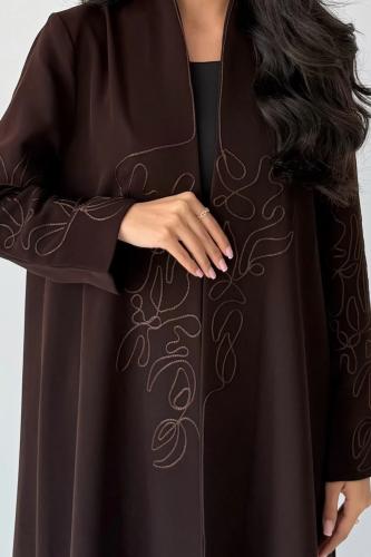 الدلال | بقماش الكريب البني مع تطريز بني