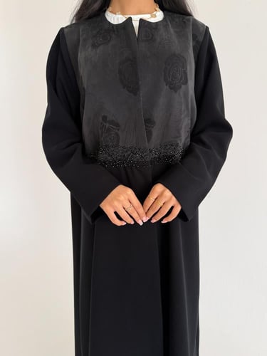 بيان | عبايه كريب اندنوسي على حريرر جاكار