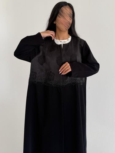 بيان | عبايه كريب اندنوسي على حريرر جاكار