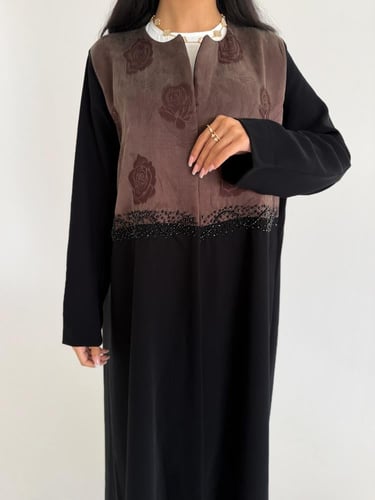 بسمه | عبايه كريب اندنوسي على حرير جاكار