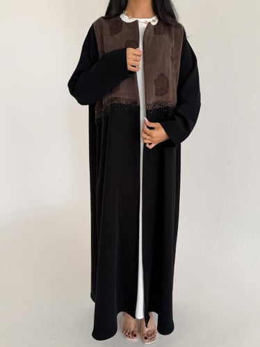 بسمه | عبايه كريب اندنوسي على حرير جاكار