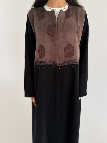 بسمه | عبايه كريب اندنوسي على حرير جاكار