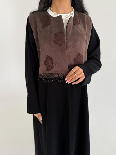 بسمه | عبايه كريب اندنوسي على حرير جاكار