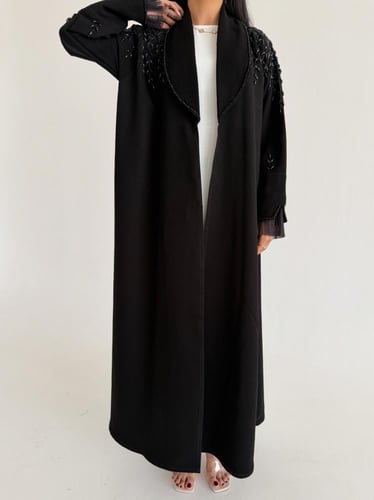 فوز | عبايه كريب اندنوسي شك اسود على دنتل اسود